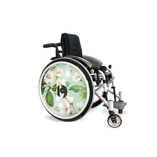 Wheel covers Apple flower